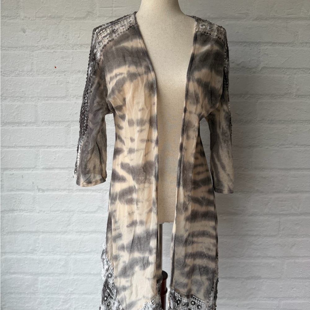 Gimmicks by BKE Tie-Dye Open Cardigan with Lace Trim Medium